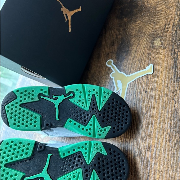 Jordan MVP TD Shoes - White with Green Highlights - Picture 5 of 9